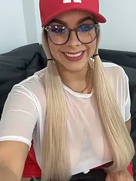 Snapshot of BBWCami_ chatting on 19, 10, 2025 BBWCami online show from 19, 10, 2025