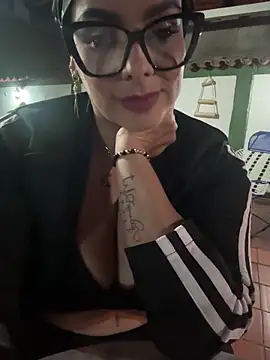 Snapshot of BBWCami_ chatting on 20, 11, 2025 BBWCami online show from 20, 11, 2025