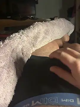 Snapshot of creamydeluxe chatting on 6, 11, 2025 creamydeluxe online show from 6, 11, 2025