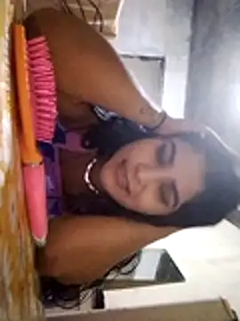 Snapshot of angie_hott chatting on 19, 12, 2025 angie hott online show from 19, 12, 2025