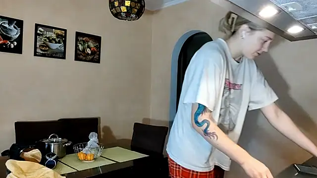 Snapshot of ThomasinaGalvin chatting on 9, 11, 2025 ThomasinaGalvin online show from 9, 11, 2025