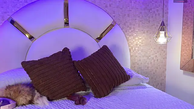 Snapshot of emmy_rose25 chatting on 25, 10, 2025 emmy rose25 online show from 25, 10, 2025