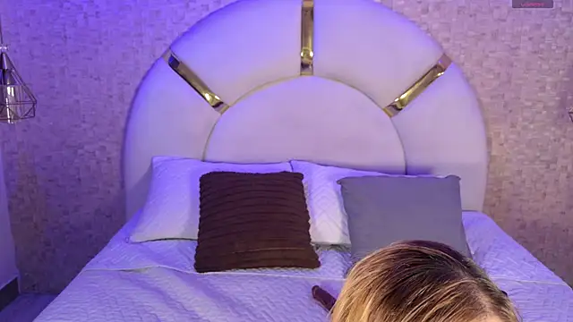 Snapshot of emmy_rose25 chatting on 14, 11, 2025 emmy rose25 online show from 14, 11, 2025