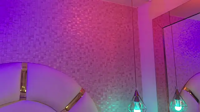 Snapshot of emmy_rose25 chatting on 4, 12, 2025 emmy rose25 online show from 4, 12, 2025