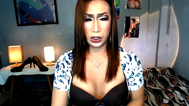 littleredbunny27 online show from 9, 4, 2026