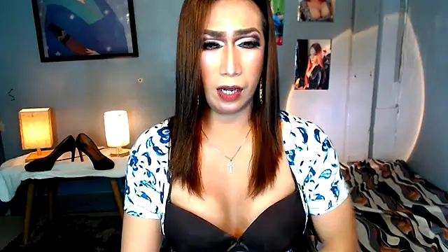 littleredbunny27 online show from 12, 6, 2026