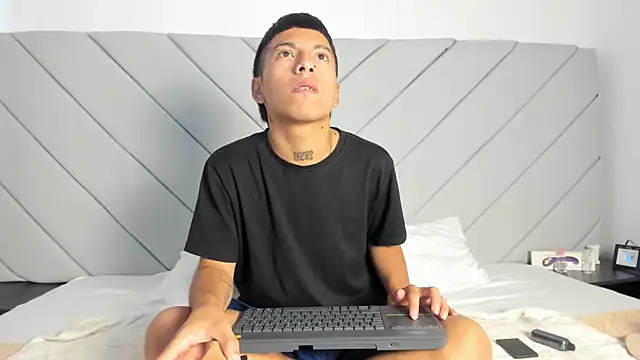 Snapshot of little_kris1 chatting on 25, 10, 2025 little kris1 online show from 25, 10, 2025