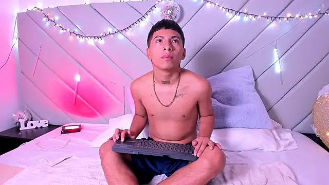 Snapshot of little_kris1 chatting on 3, 12, 2025 little kris1 online show from 3, 12, 2025