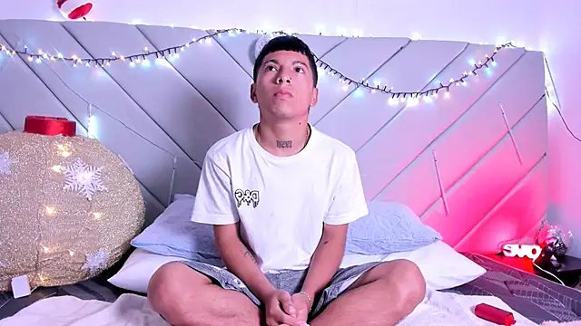 Snapshot of little_kris1 chatting on 5, 12, 2025 little kris1 online show from 5, 12, 2025