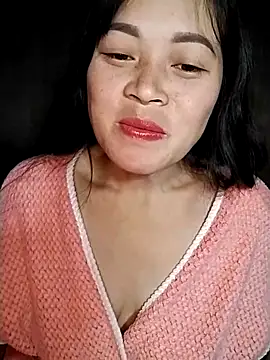 Snapshot of Hani-i chatting on 4, 12, 2025 Hani-i online show from 4, 12, 2025