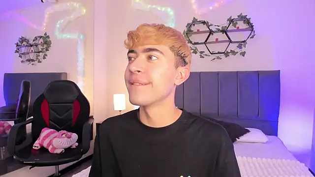 Snapshot of JustinCastiblanco chatting on 20, 10, 2025 JustinCastiblanco online show from 20, 10, 2025