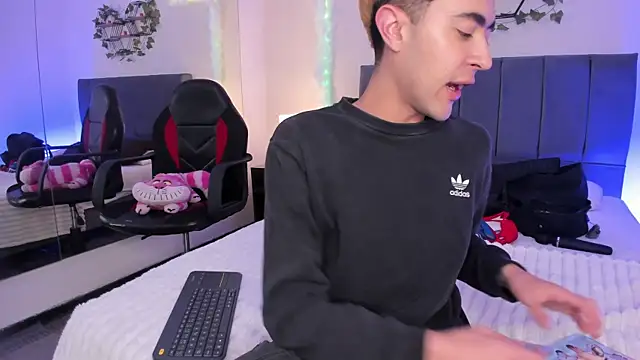 Snapshot of JustinCastiblanco chatting on 23, 10, 2025 JustinCastiblanco online show from 23, 10, 2025