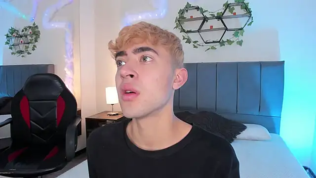 Snapshot of JustinCastiblanco chatting on 30, 10, 2025 JustinCastiblanco online show from 30, 10, 2025