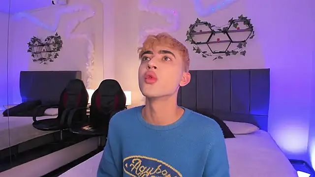 Snapshot of JustinCastiblanco chatting on 1, 11, 2025 JustinCastiblanco online show from 1, 11, 2025