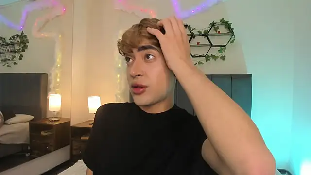 Snapshot of JustinCastiblanco chatting on 25, 11, 2025 JustinCastiblanco online show from 25, 11, 2025