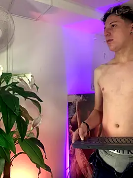 Snapshot of SsexCouplee chatting on 11, 11, 2025 SsexCouplee online show from 11, 11, 2025