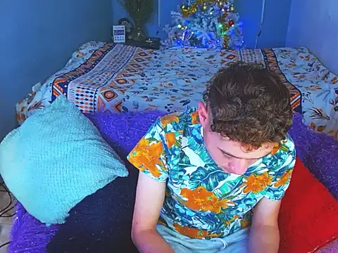 Snapshot of Latin_boysxxxx chatting on 5, 12, 2025 Latin boysxxxx online show from 5, 12, 2025