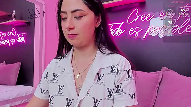 Snapshot of JuliethCruz_ chatting on 23, 10, 2025 JuliethCruz online show from 23, 10, 2025