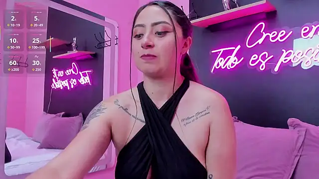 Snapshot of JuliethCruz_ chatting on 24, 10, 2025 JuliethCruz online show from 24, 10, 2025