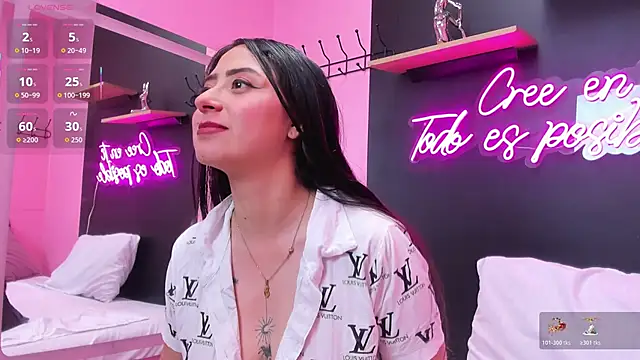 Snapshot of JuliethCruz_ chatting on 30, 10, 2025 JuliethCruz online show from 30, 10, 2025