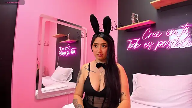 Snapshot of JuliethCruz_ chatting on 31, 10, 2025 JuliethCruz online show from 31, 10, 2025