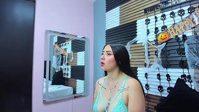 Snapshot of JuliethCruz_ chatting on 2, 11, 2025 JuliethCruz online show from 2, 11, 2025