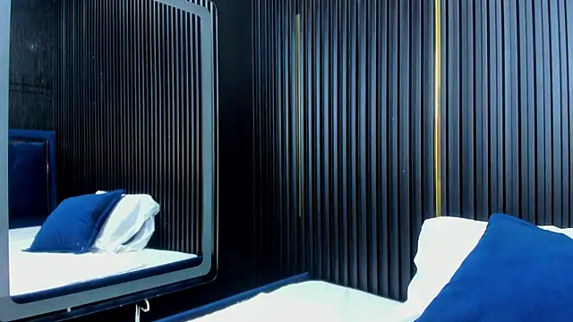 Snapshot of JuliethCruz_ chatting on 13, 11, 2025 JuliethCruz online show from 13, 11, 2025