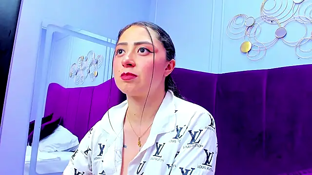 Snapshot of JuliethCruz_ chatting on 15, 11, 2025 JuliethCruz online show from 15, 11, 2025