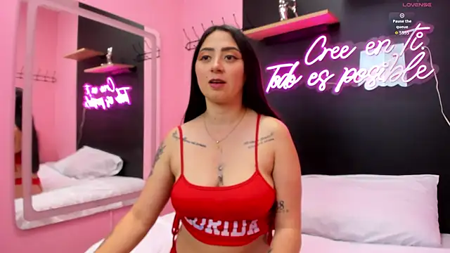 Snapshot of JuliethCruz_ chatting on 19, 11, 2025 JuliethCruz online show from 19, 11, 2025