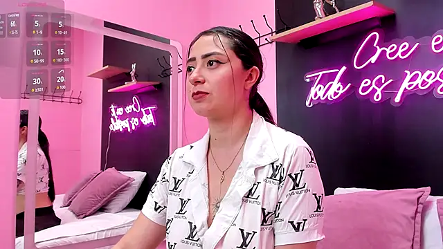 Snapshot of JuliethCruz_ chatting on 4, 12, 2025 JuliethCruz online show from 4, 12, 2025