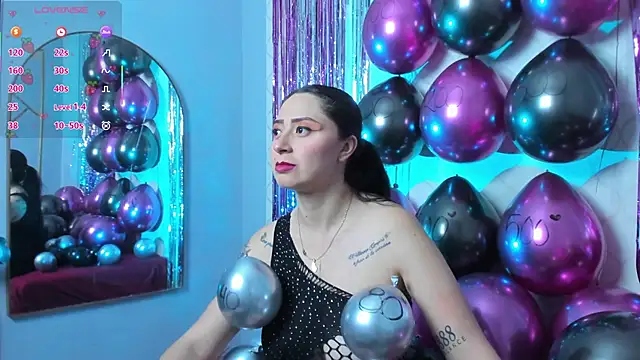 JuliethCruz  online show from 14, 2, 2026