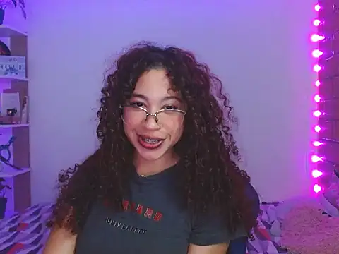 Snapshot of Medussa3033 chatting on 28, 11, 2025 Medussa3033 online show from 28, 11, 2025