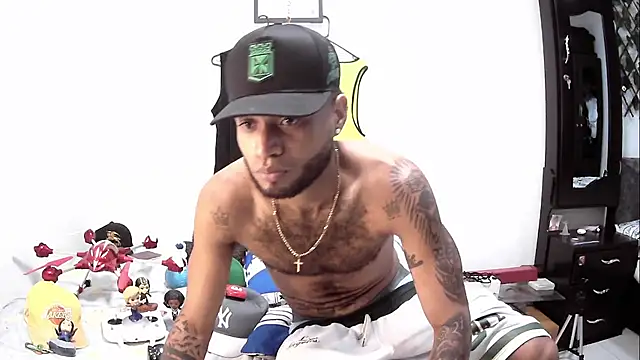 Snapshot of AXionX chatting on 12, 11, 2025 AXionX online show from 12, 11, 2025