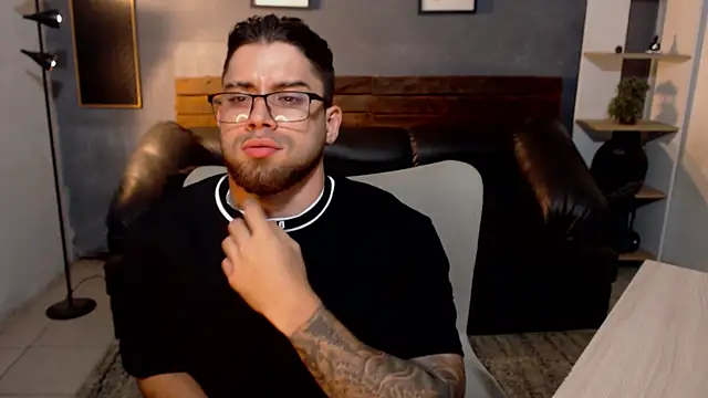 Snapshot of Mike_montoya01 chatting on 10, 7, 2026 Mike montoya01 online show from 10, 7, 2026