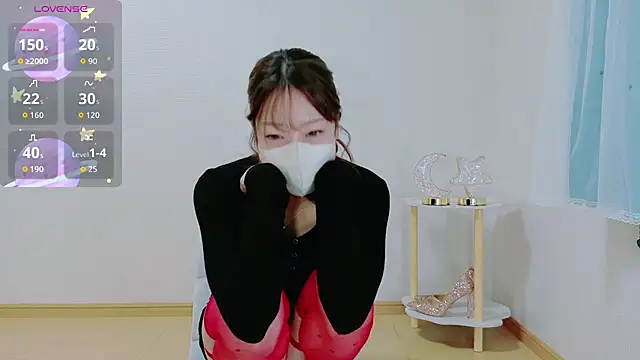 TSUKI circle online show from 4, 11, 2025