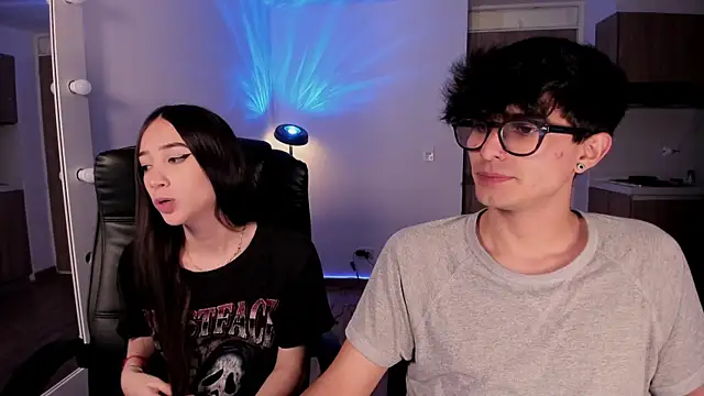 Snapshot of Mikeyvioleta_ chatting on 26, 11, 2025 Mikeyvioleta online show from 26, 11, 2025