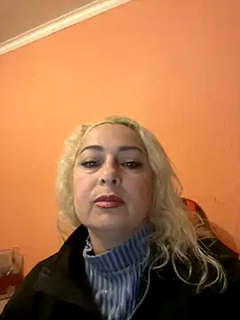 Snapshot of LunaStar3355 chatting on 19, 10, 2025 LunaStar3355 online show from 19, 10, 2025