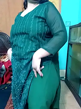 Snapshot of Porimoni22 chatting on 12, 11, 2025 Porimoni22 online show from 12, 11, 2025