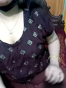 Snapshot of Porimoni22 chatting on 23, 11, 2025 Porimoni22 online show from 23, 11, 2025