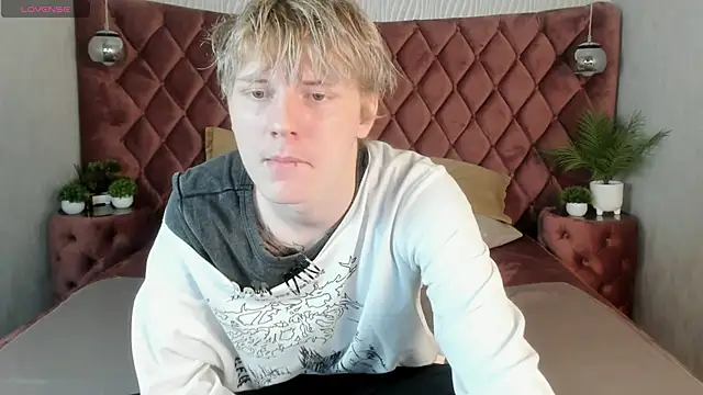 Snapshot of KevinMilky chatting on 16, 10, 2025 KevinMilky online show from 16, 10, 2025