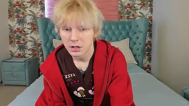 Snapshot of KevinMilky chatting on 26, 11, 2025 KevinMilky online show from 26, 11, 2025