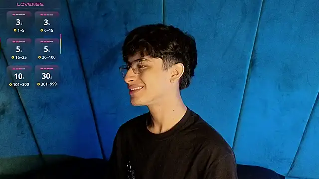 Aaron Eze online show from 24, 10, 2025