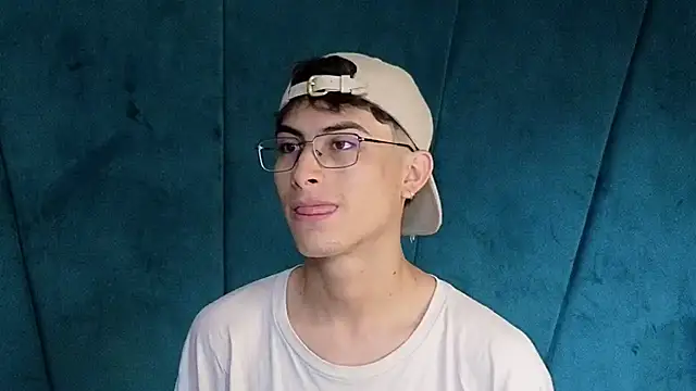 Aaron Eze online show from 8, 11, 2025