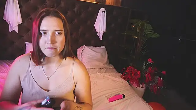 Snapshot of AmiraChase chatting on 27, 10, 2025 AmiraChase online show from 27, 10, 2025