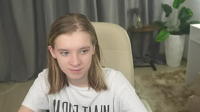 Snapshot of VestaRonan chatting on 22, 10, 2025 VestaRonan online show from 22, 10, 2025
