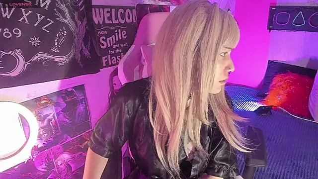 Snapshot of AuroraChannn chatting on 30, 11, 2025 AuroraChannn online show from 30, 11, 2025