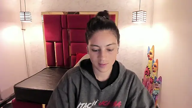 moon winy online show from 4, 11, 2025