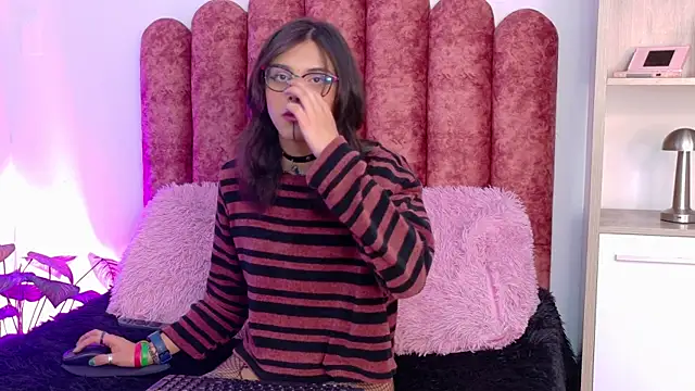 Snapshot of Lullaby_Charade chatting on 24, 11, 2025 Lullaby Charade online show from 24, 11, 2025