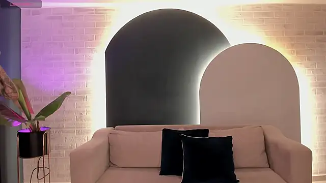 ChristineFord  online show from 28, 10, 2025