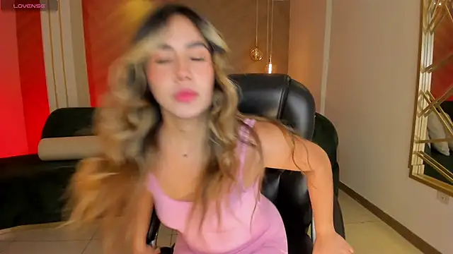 Snapshot of AnnieMonroe1 chatting on 18, 11, 2025 AnnieMonroe1 online show from 18, 11, 2025